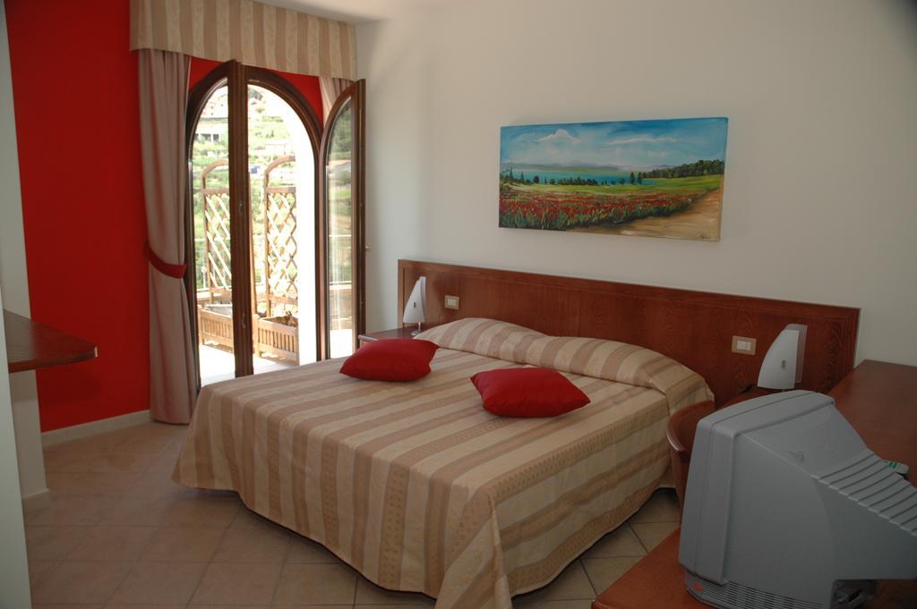Agriturismo L'Arca Di Anna Brambilla Бельведере-Мариттімо Номер фото