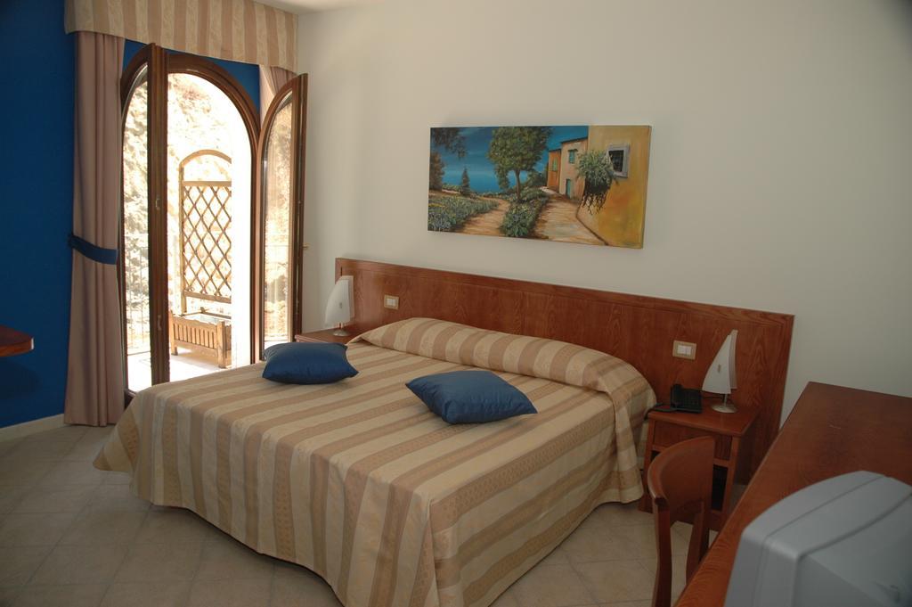 Agriturismo L'Arca Di Anna Brambilla Бельведере-Мариттімо Номер фото
